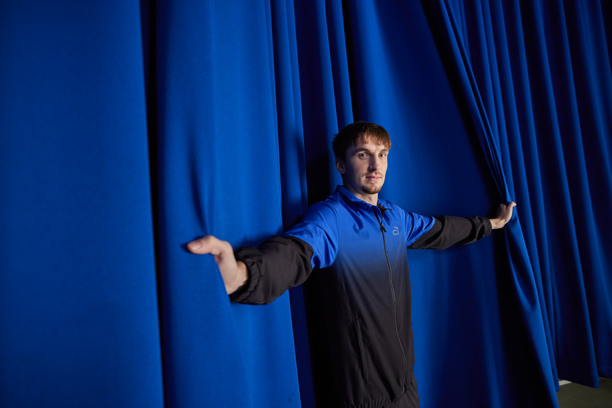 andro-Jacke-Salivan-2-0-schwarz-blau-02-Action-340-021-031-72dpi